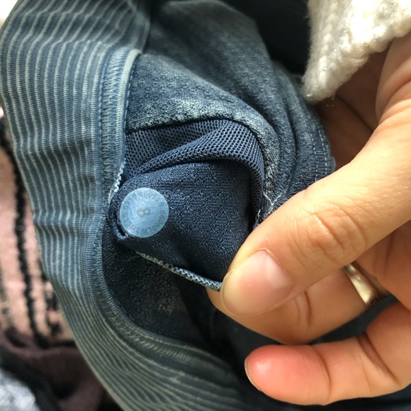 2/70$ Lululemon sports Bra - Picture 9 of 10